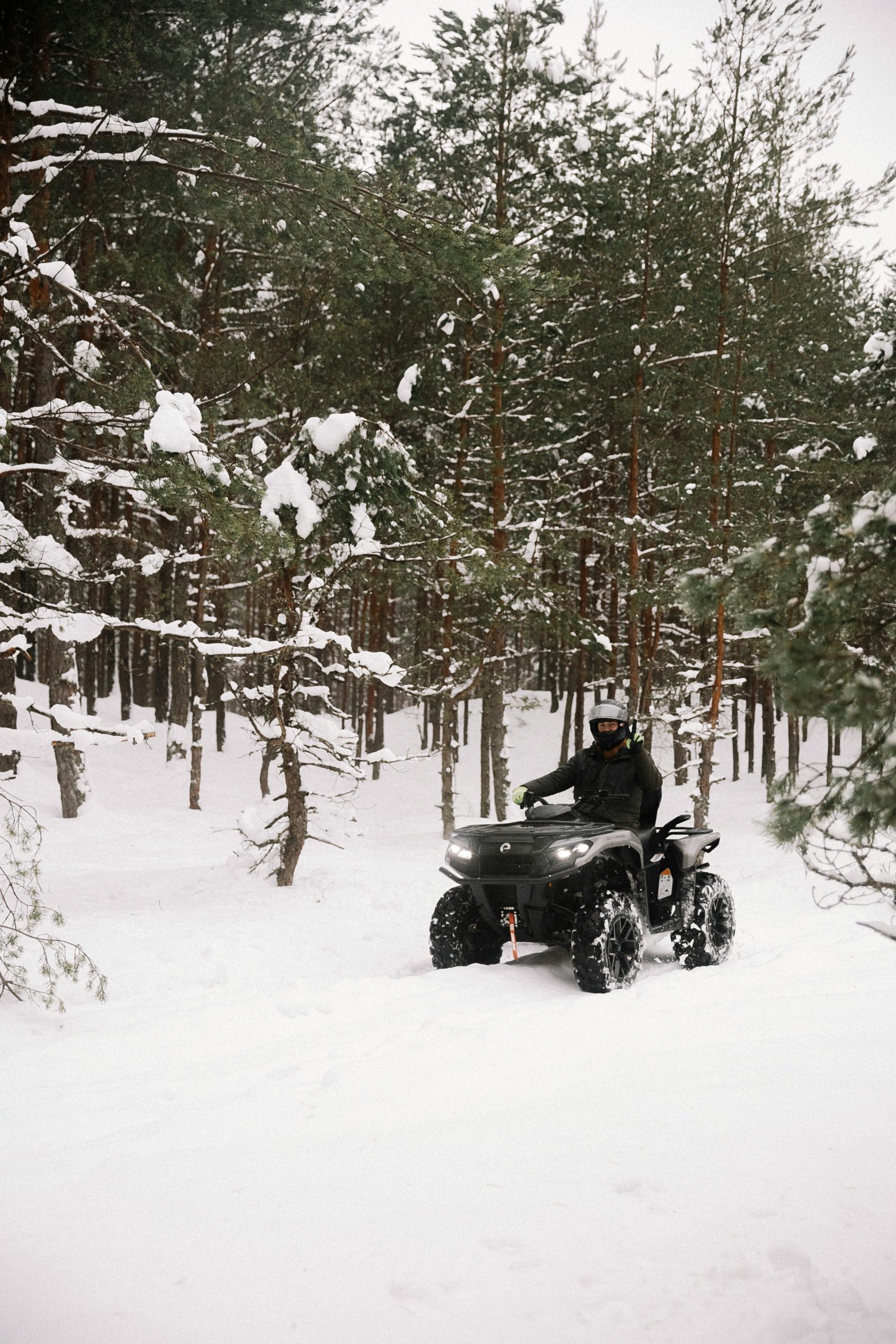 En person på en fyrhjuling